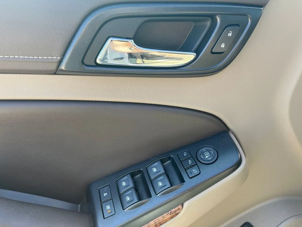 Used 2019 IRIDESCENT PEARL TRICOAT Chevrolet Premier image 11