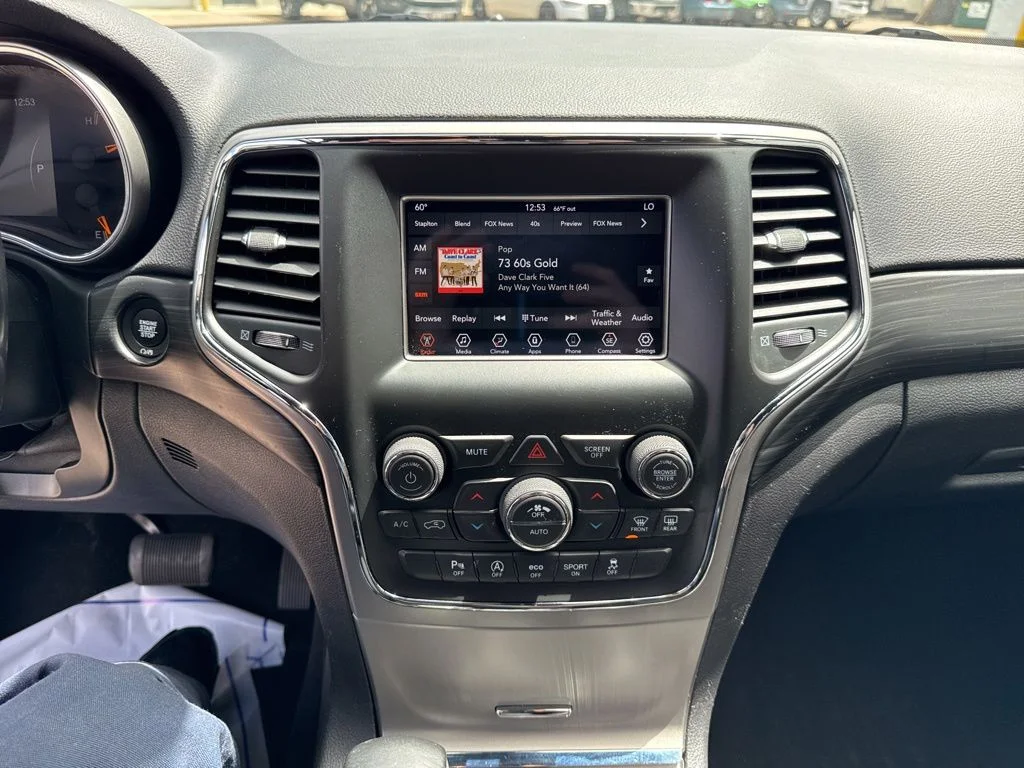 Used 2020 Bright White Clearcoat Jeep Laredo image 22