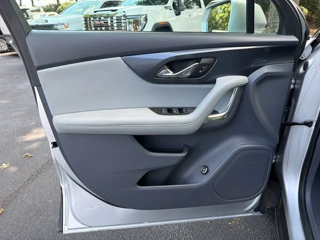 Used 2020 SILVER ICE METALLIC Chevrolet LT image 10