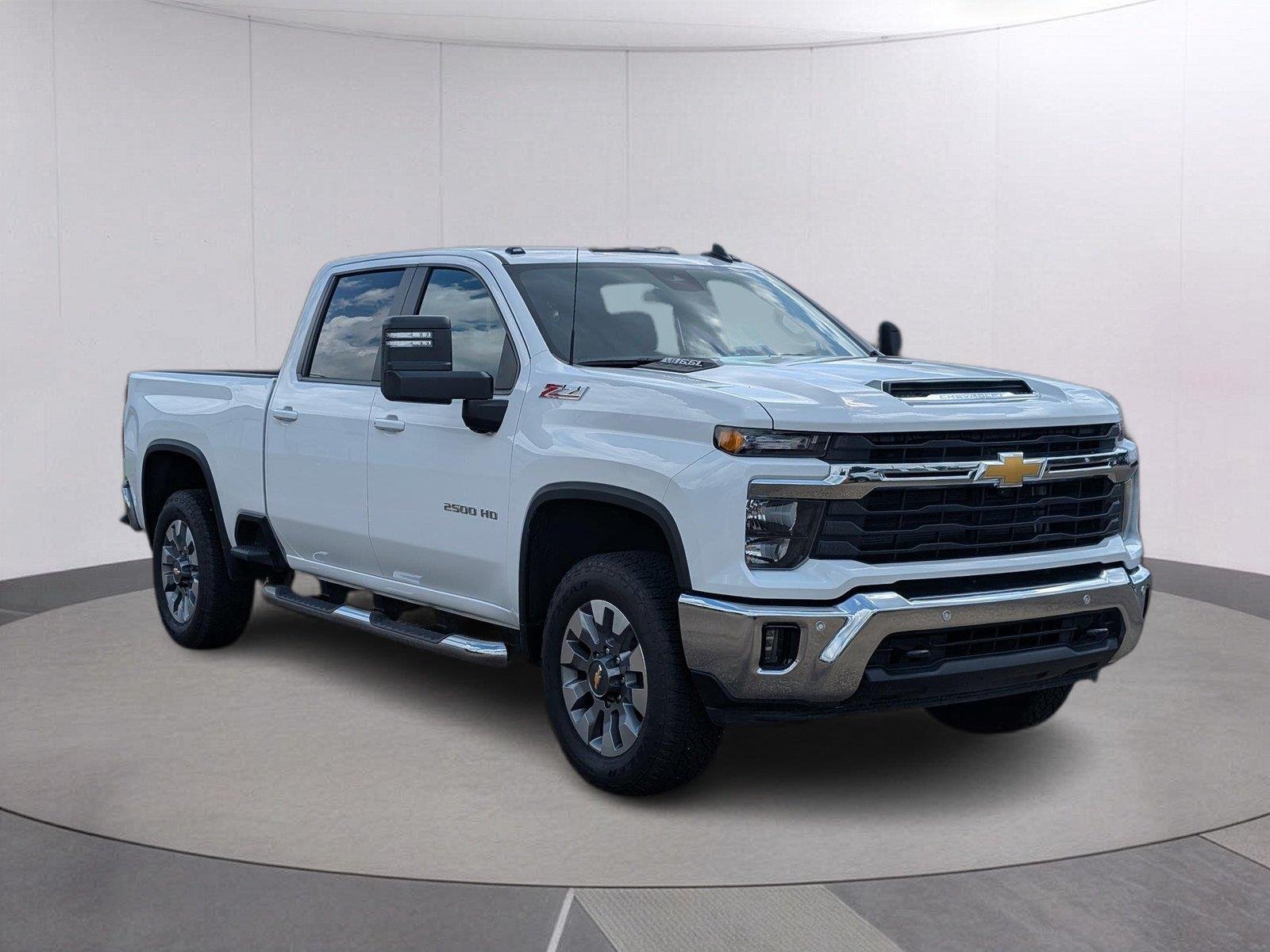 Used 2026 Summit White Chevrolet LT image 9