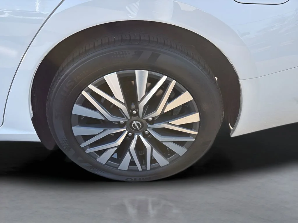 Used 2025 White Nissan SV image 33