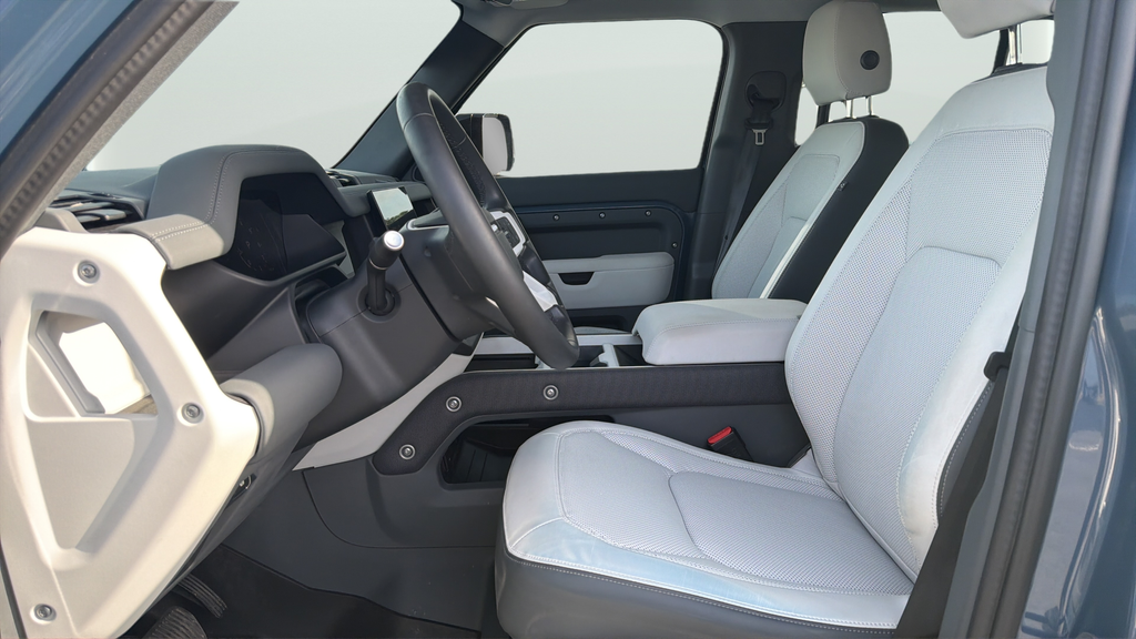 Used 2025 Blue Land Rover S image 17
