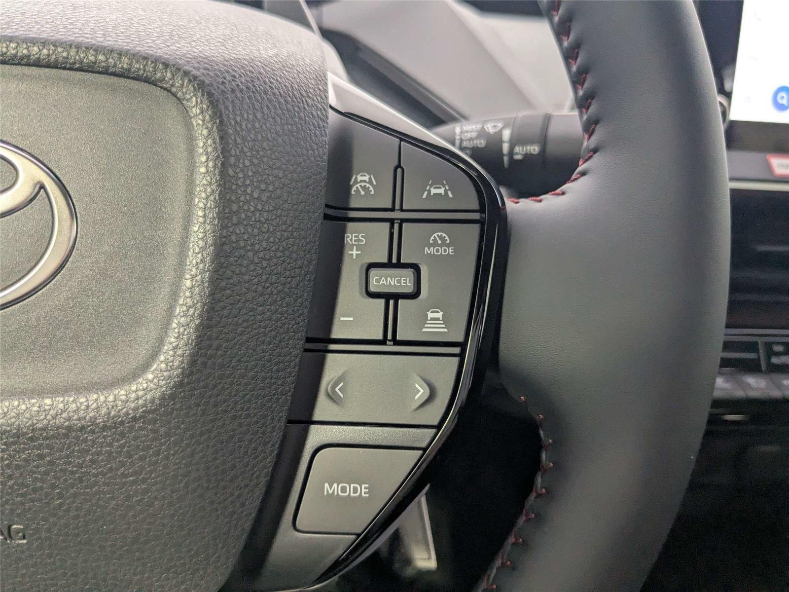 2026 Toyota Prius Plug-in Hybrid SE - Photo 15