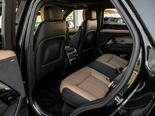 Used 2025 Santorini Black Metallic Land Rover Dynamic SE image 23