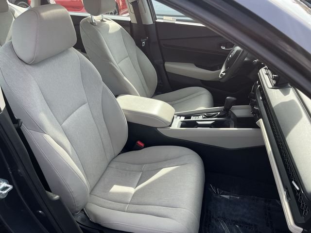 Used 2023  Honda EX image 33