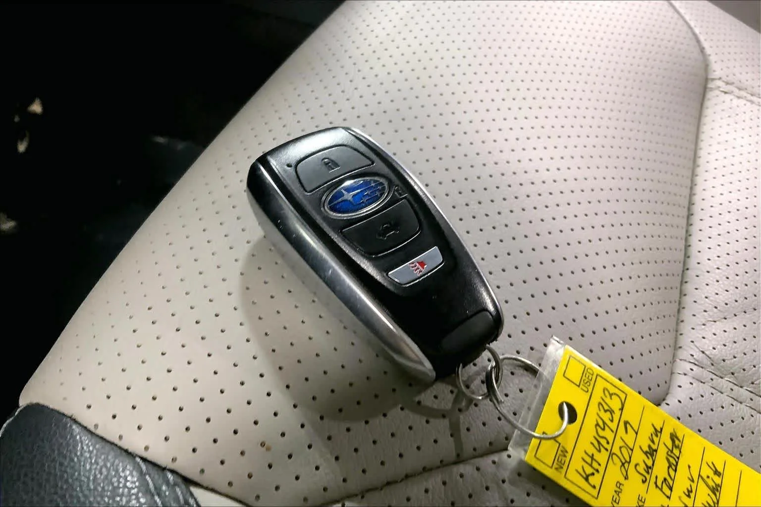 Used 2019 Crystal White Pearl Subaru Limited image 28