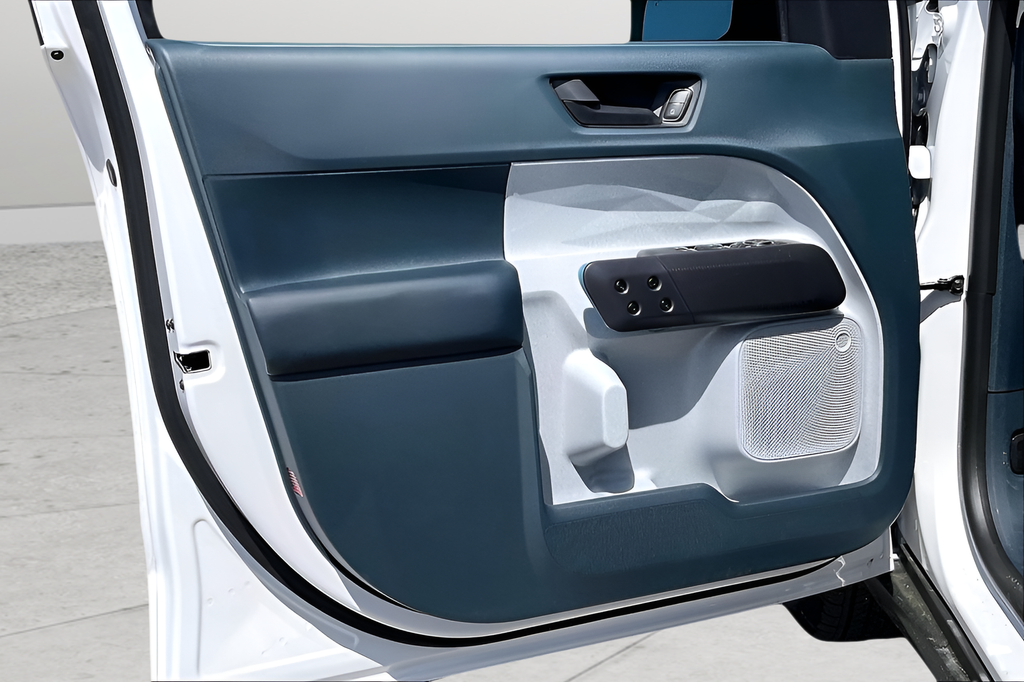 New 2026 Oxford White Ford XLT image 13