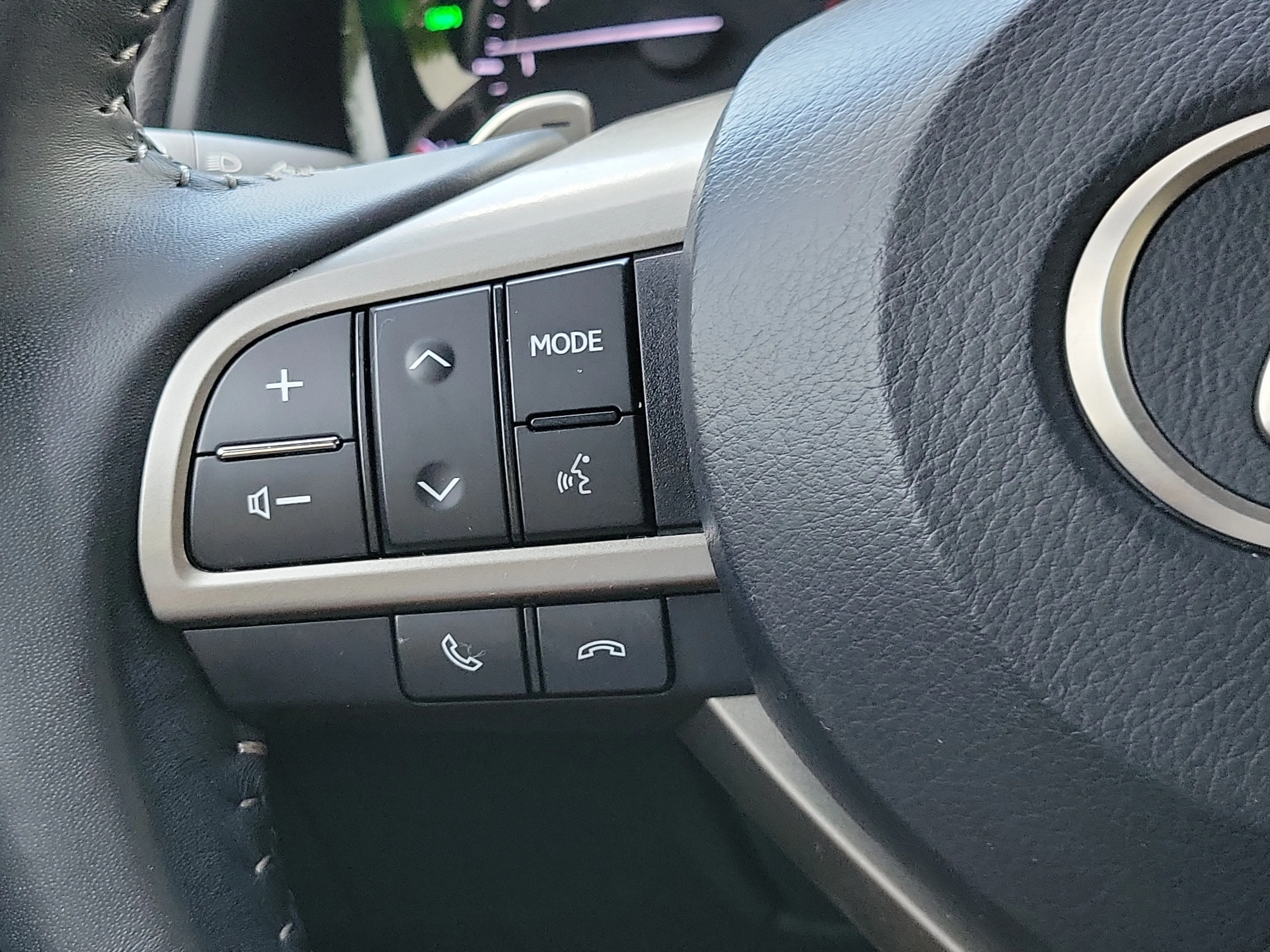 Used 2020 White Pearl Lexus RX 350 image 19