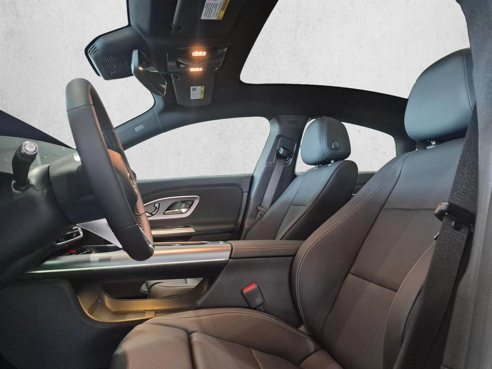 New 2027 MANUFAKTUR Alpine Grey Mercedes-Benz CLA220 image 4