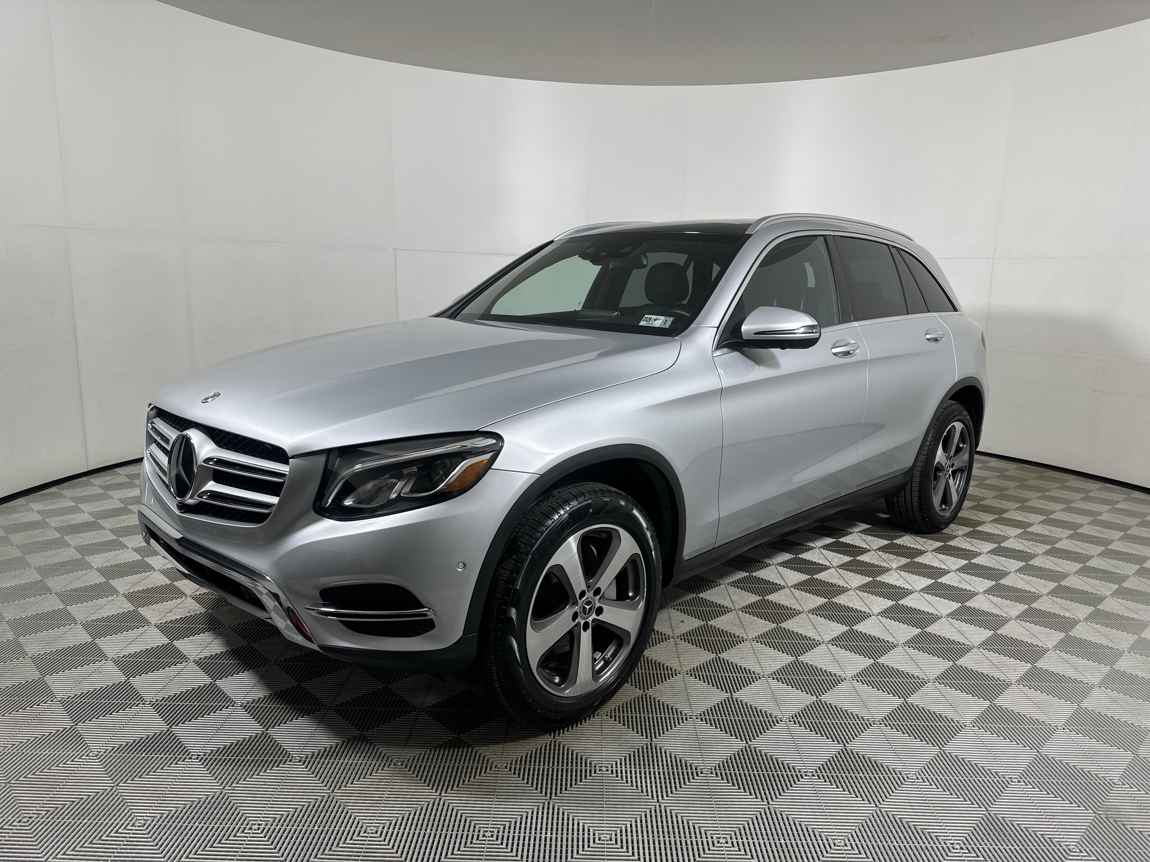 Used 2018 White Mercedes-Benz GLC 300 image 3