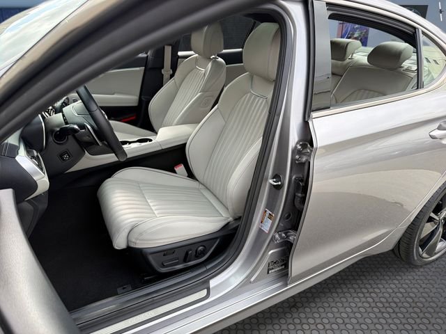 2023 GENESIS G70 Standard - Photo 13