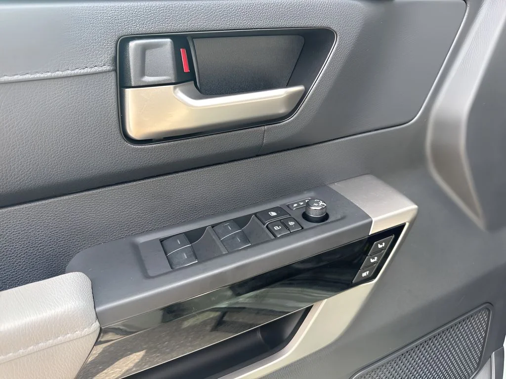 Used 2025  Toyota Limited image 24