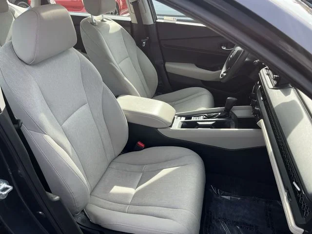 Used 2023  Honda EX image 33