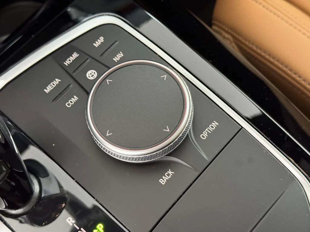 Used 2023 White BMW xDrive30i image 30
