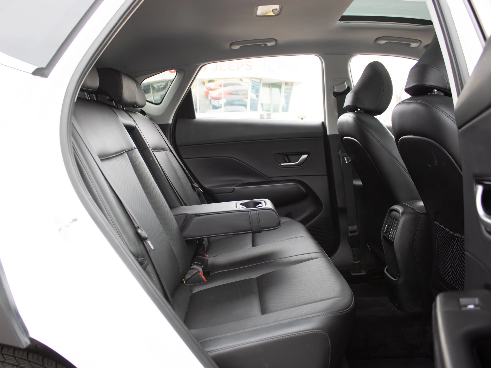 Used 2025 White Hyundai Preferred* AWD, Heated Seats & Wheel, Sunroof, Remote Start image 16