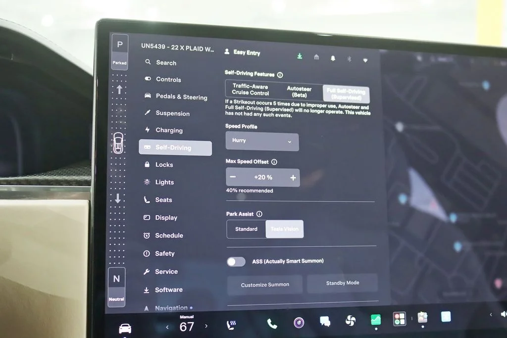 Used 2022  Tesla Plaid image 23