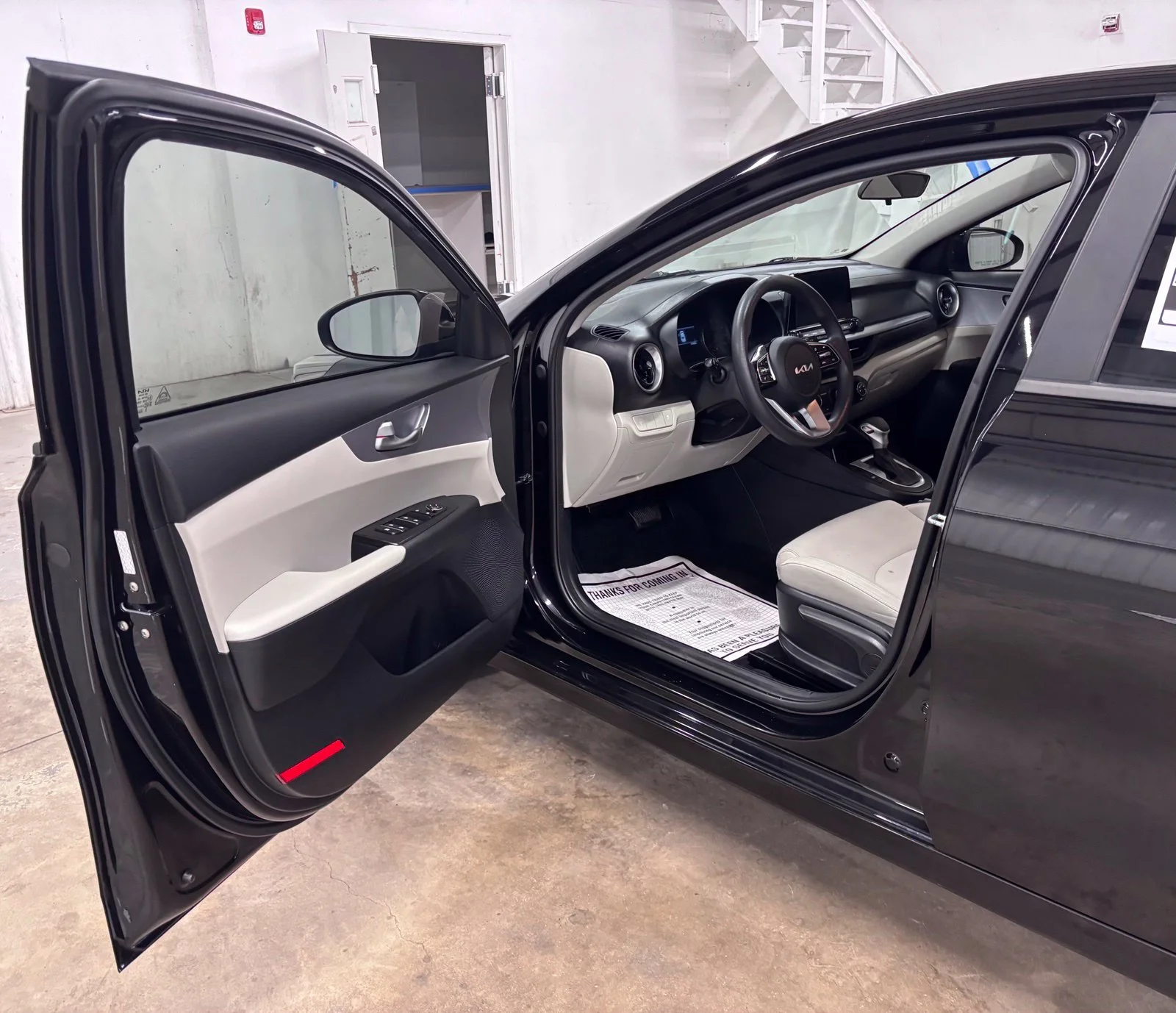 Used 2022 Black Kia LXS image 21