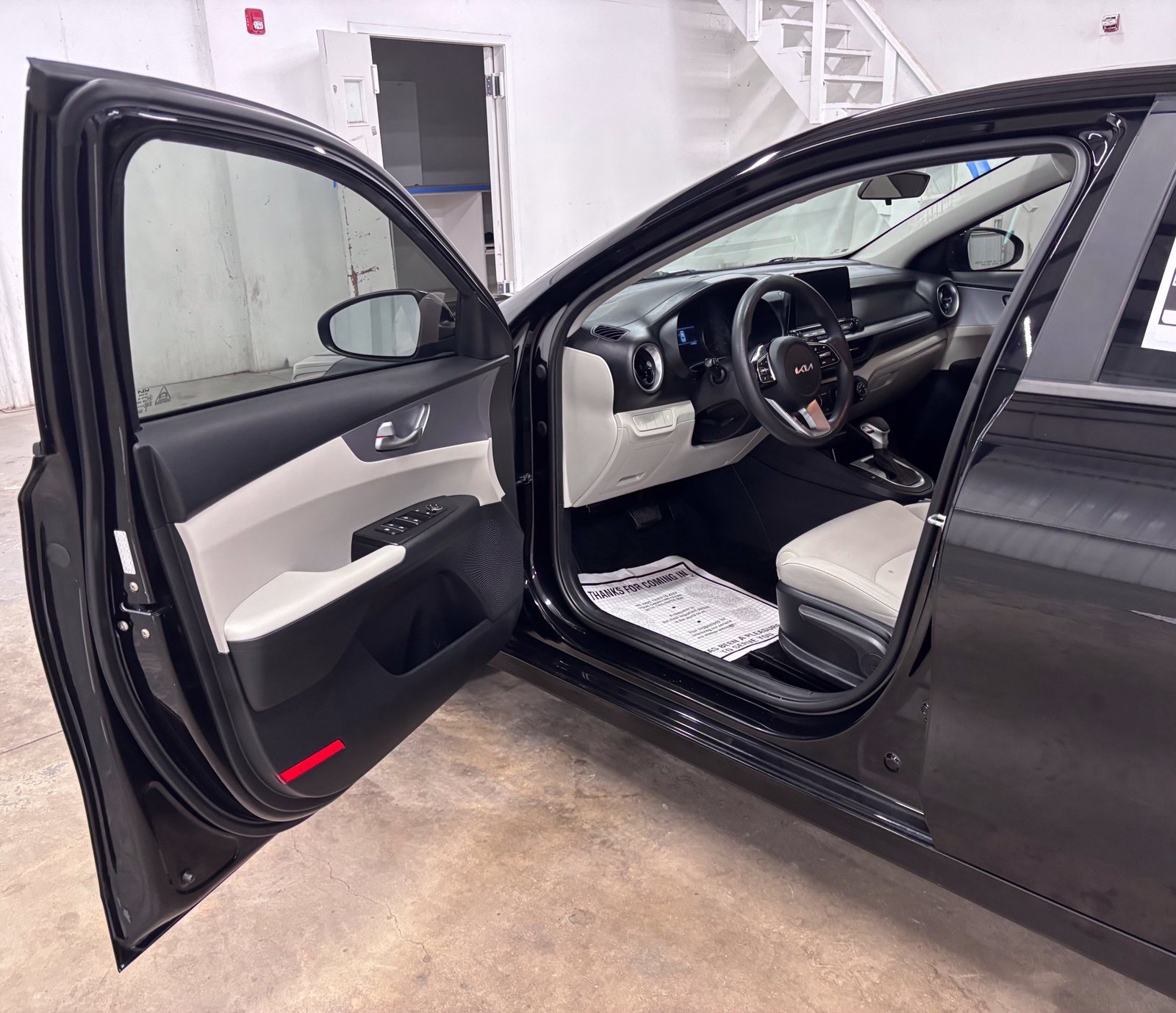 Used 2022 Black Kia LXS image 21