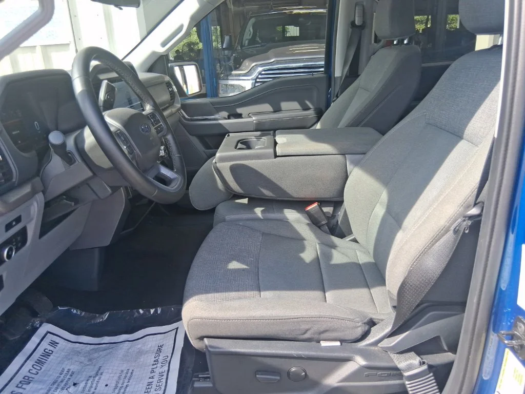 Used 2025 Blue Ford XLT image 12