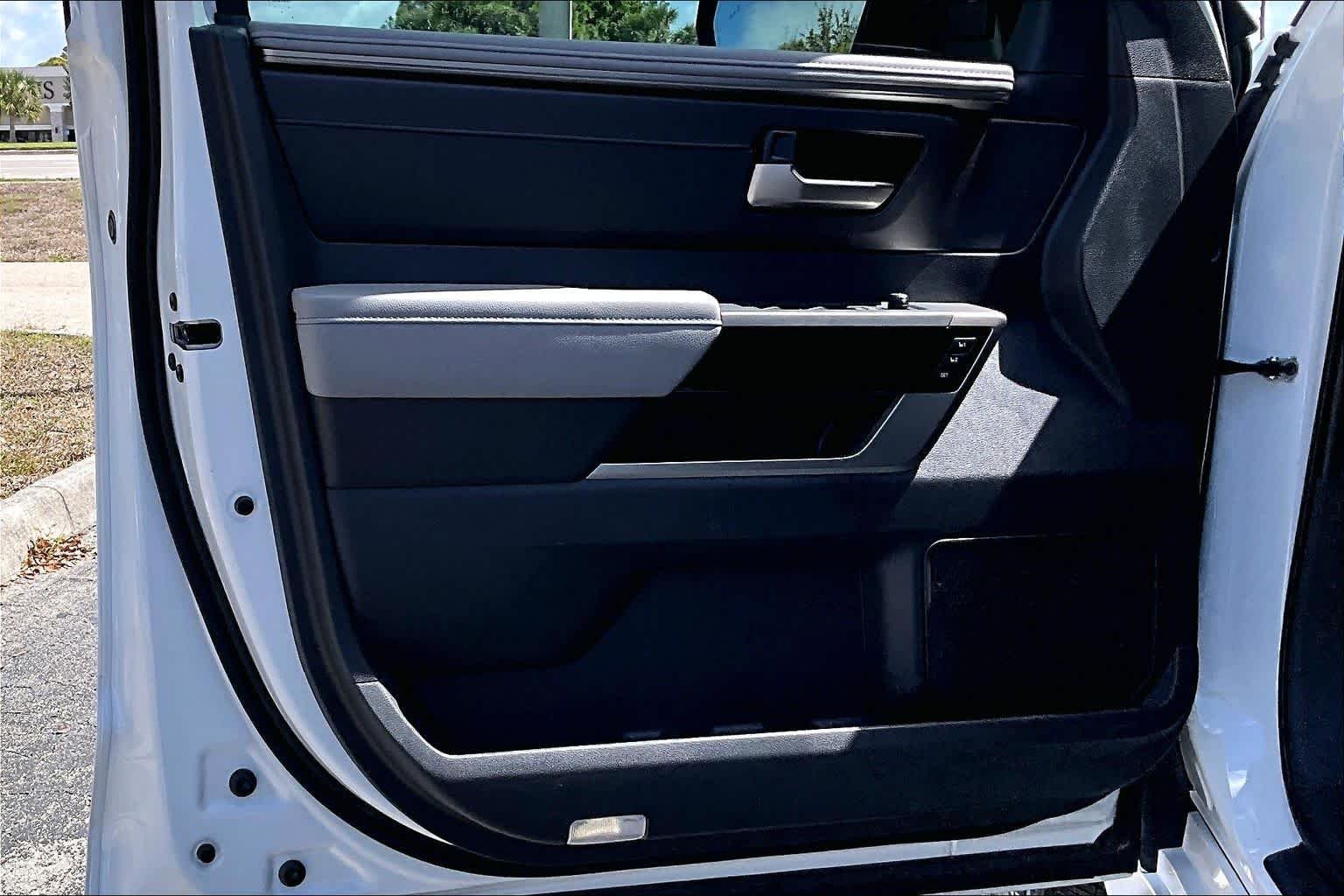 Used 2025 Wind Chill Pearl Toyota Limited Hybrid image 26