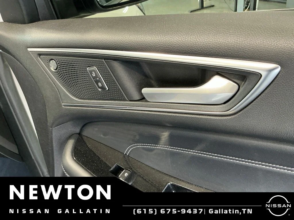 Used 2019 White Platinum Clearcoat Metallic Ford Titanium image 46