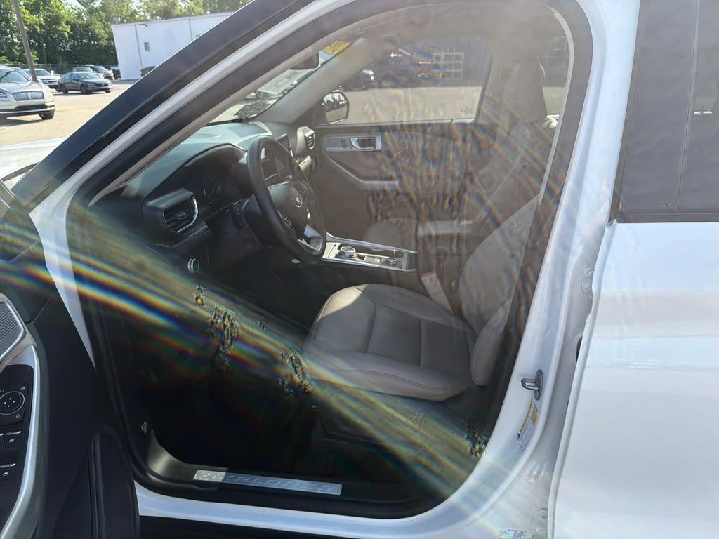 Used 2022 White Metallic Ford Limited image 15