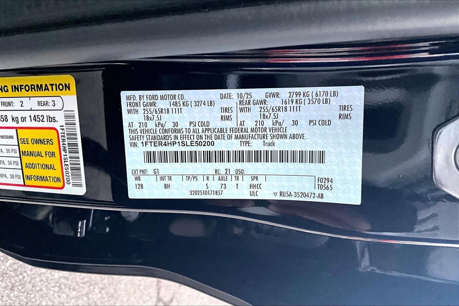 New 2025 Shadow Black Ford XLT image 16