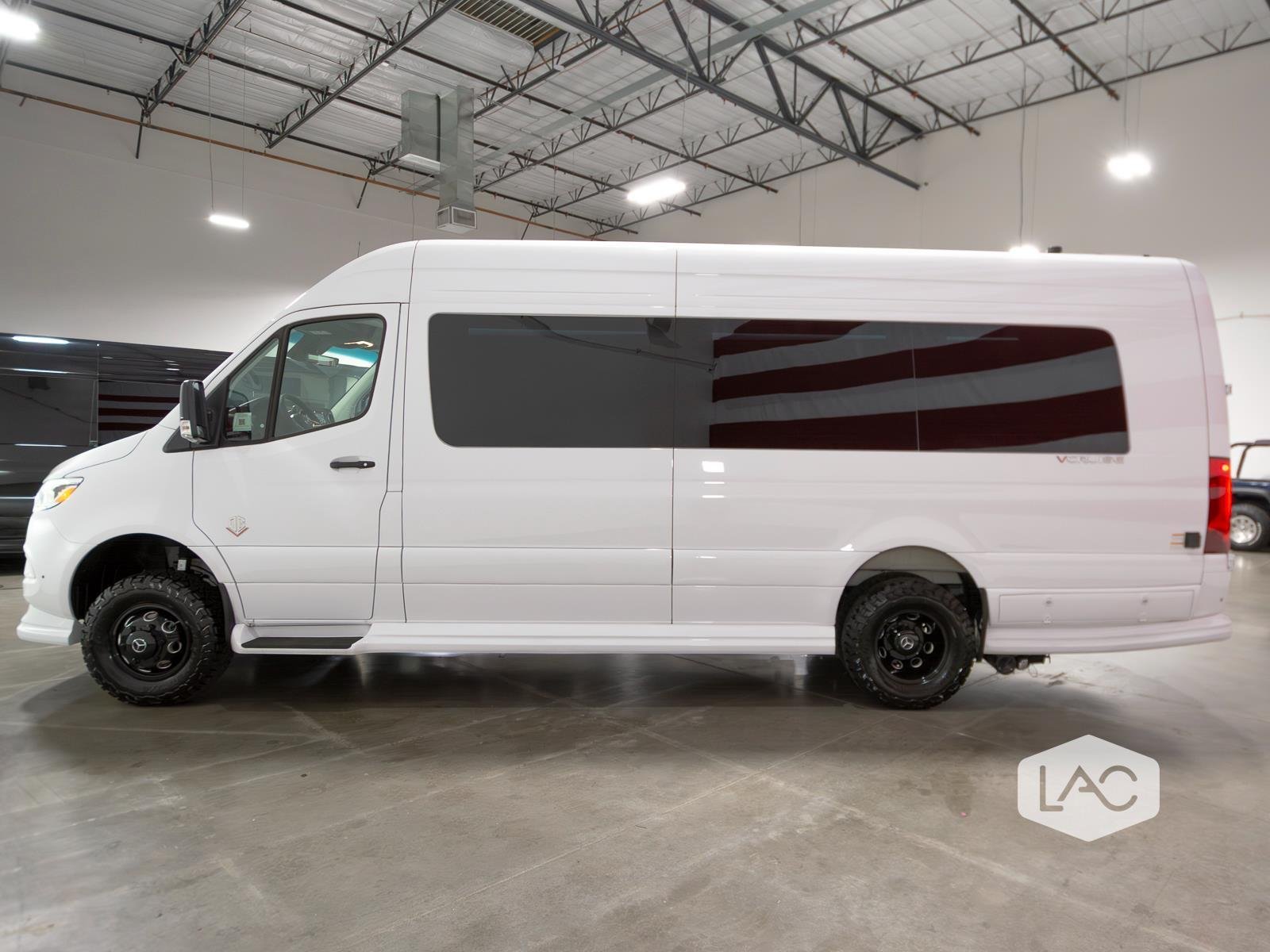 New 2026 Arctic White OGV Luxury Coach AWD (10OBA)10-Pass*ADV Wheel Pkg*PetSafe image 18