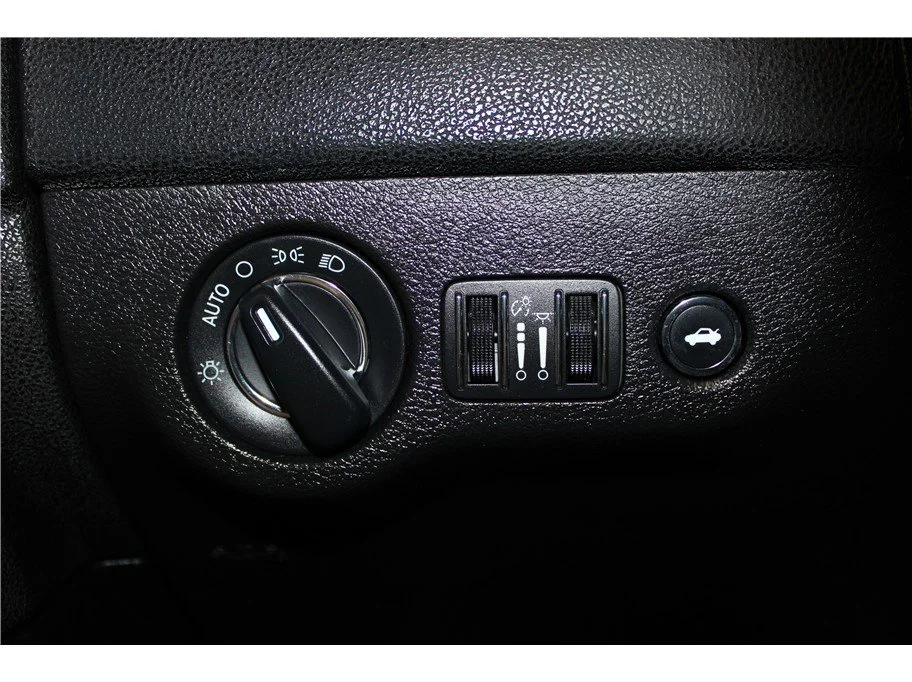 Used 2019 Granite Crystal Metallic Clearcoat Chrysler Touring image 26