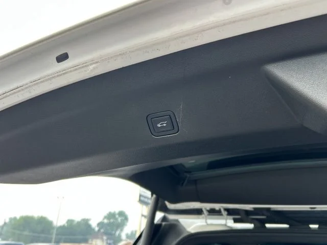 Used 2022 Summit White Chevrolet Z71 image 14