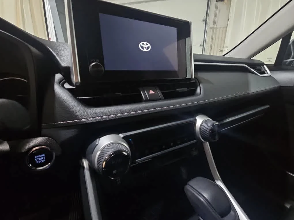 Used 2025 Silver Sky Metallic Toyota XLE image 11