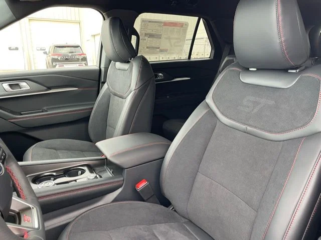 2026 Ford Explorer ST - Photo 8