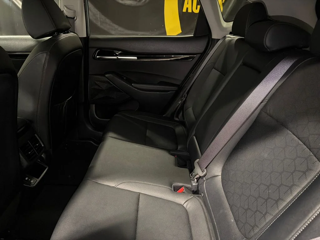 Used 2024 Pluton Blue/Black Roof Kia SX image 14