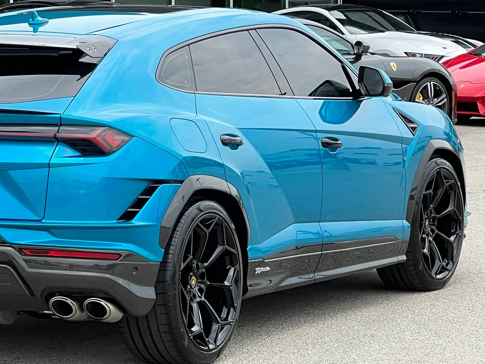 Used 2023 Blue Lamborghini Performante image 9