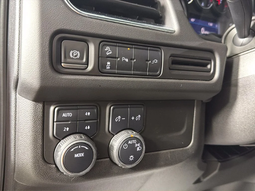 Used 2021 CHERRY RED TINTCOAT Chevrolet Z71 image 21