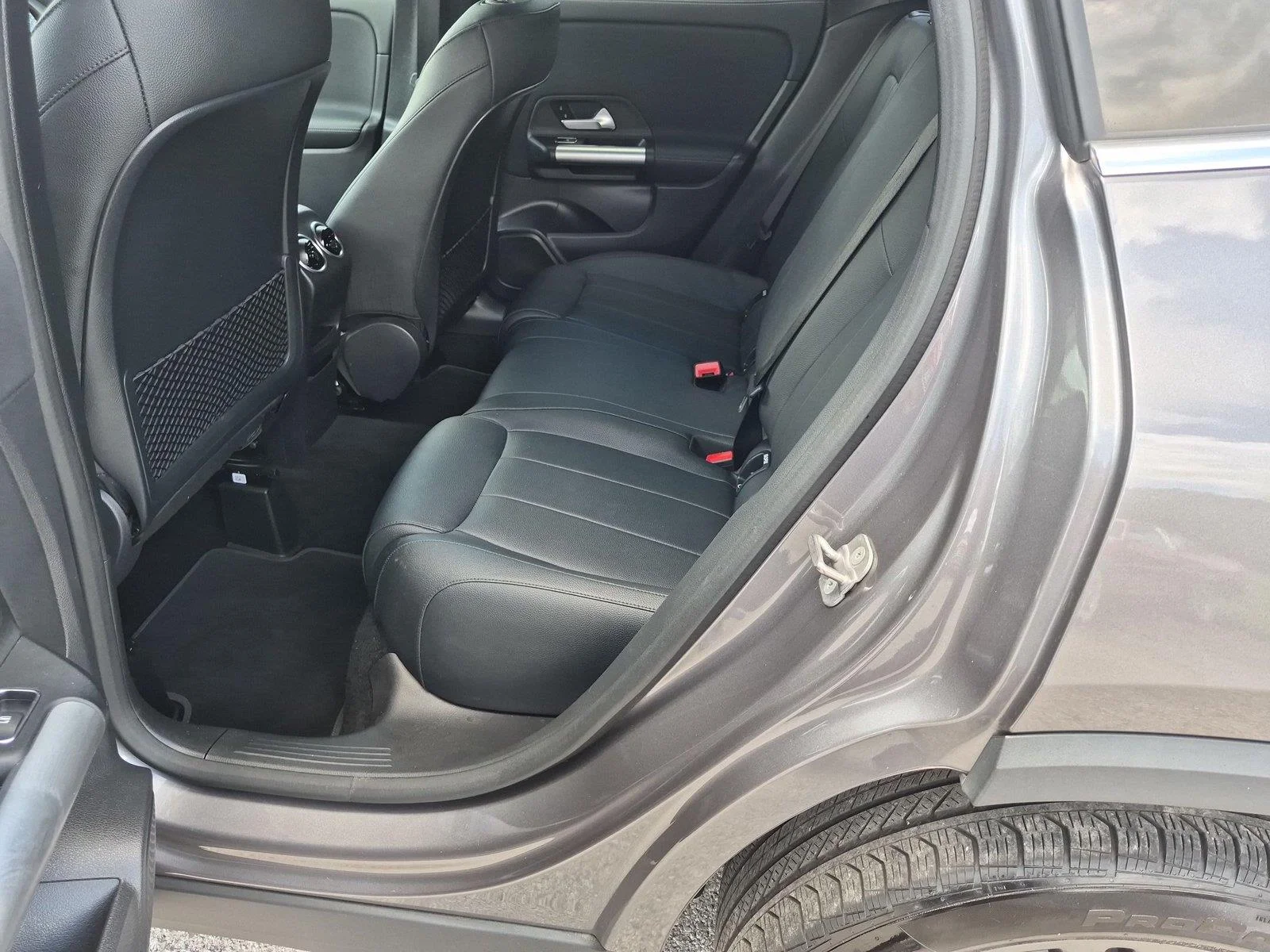 Used 2025 Mountain Grey Metallic Mercedes-Benz GLA 250 image 31