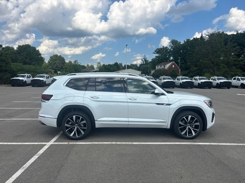 New 2026 White/off-white Volkswagen 2.0T SEL Premium R-Line image 2