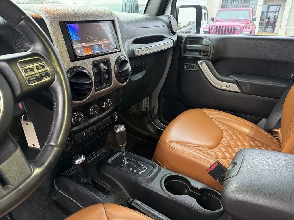 Used 2015 Silver Jeep Unlimited Sport image 43