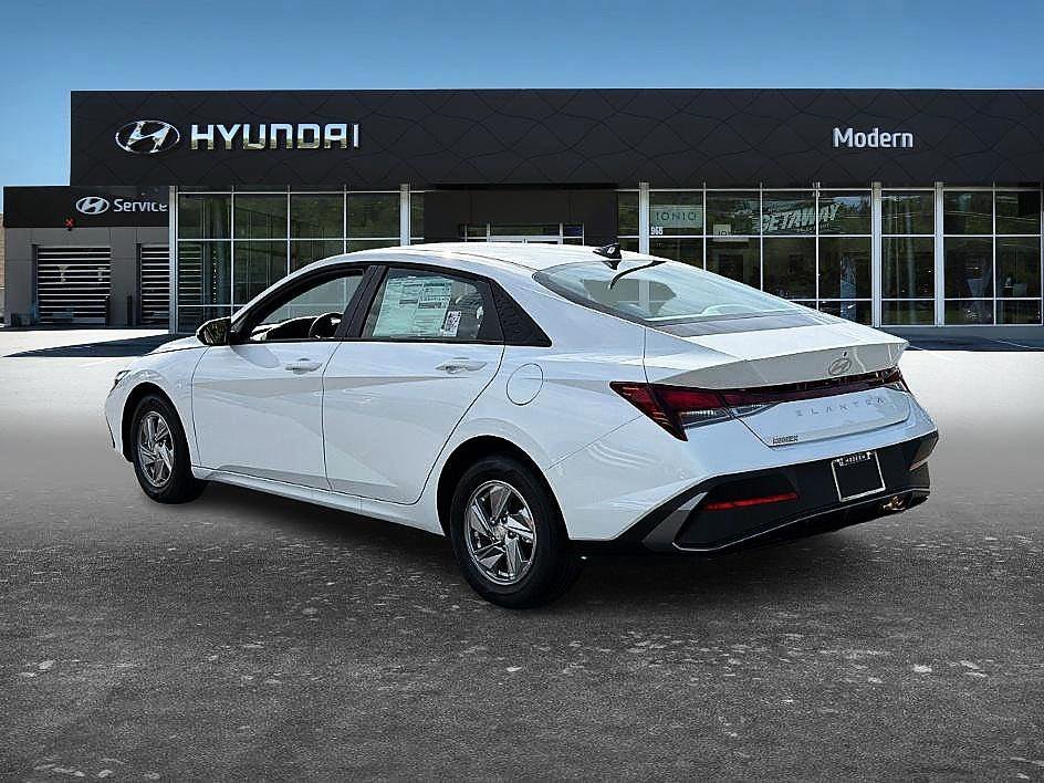 New 2026 Serenity White Hyundai SE image 4