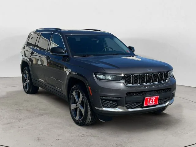 Used 2022 Gray Jeep Limited image 7