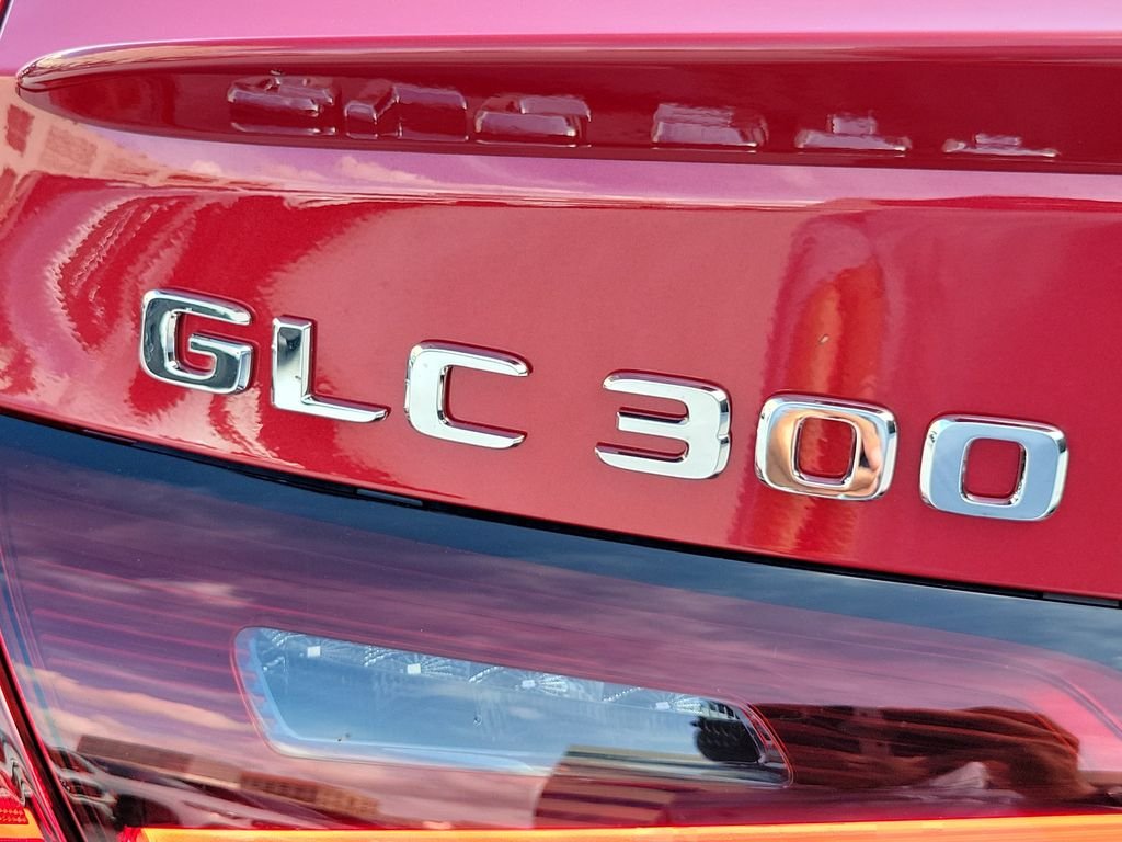 New 2027 MANUFAKTUR Patagonia Red Metallic Mercedes-Benz GLC 300 image 8
