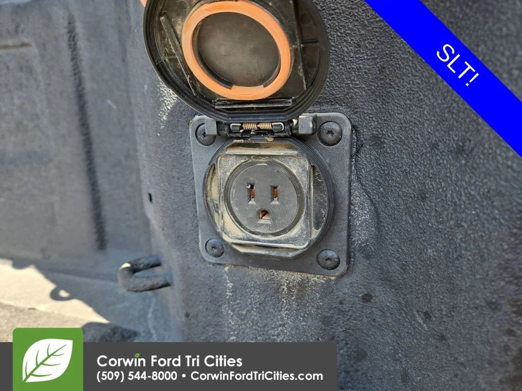 Used 2023  GMC SLT image 35