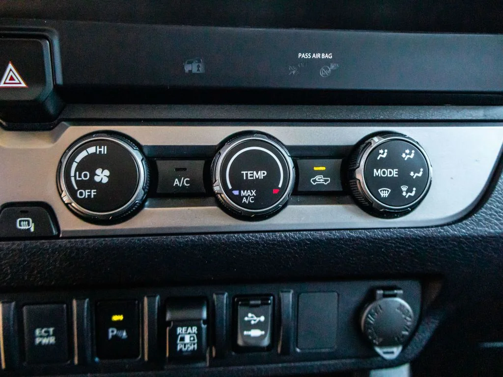 Used 2019 White Toyota SR5 image 31