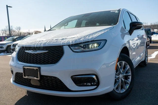 2026 Chrysler Pacifica Select AWD's photo