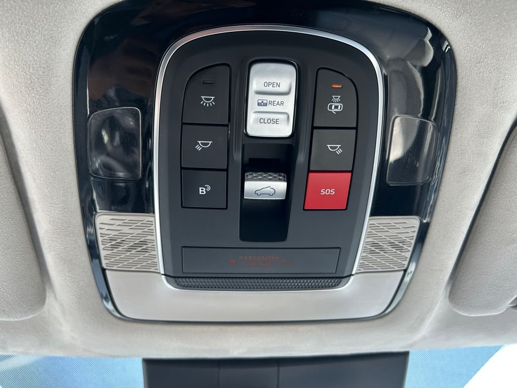 Used 2025 White Hyundai Calligraphy image 29