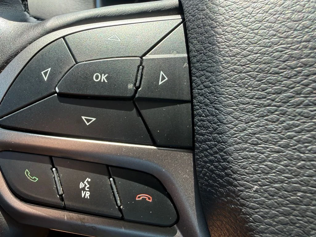 Used 2019 Silver Jeep Latitude Plus image 18