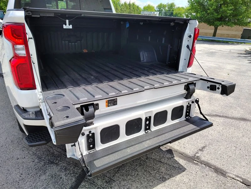 Used 2025 Beige Chevrolet High Country image 17