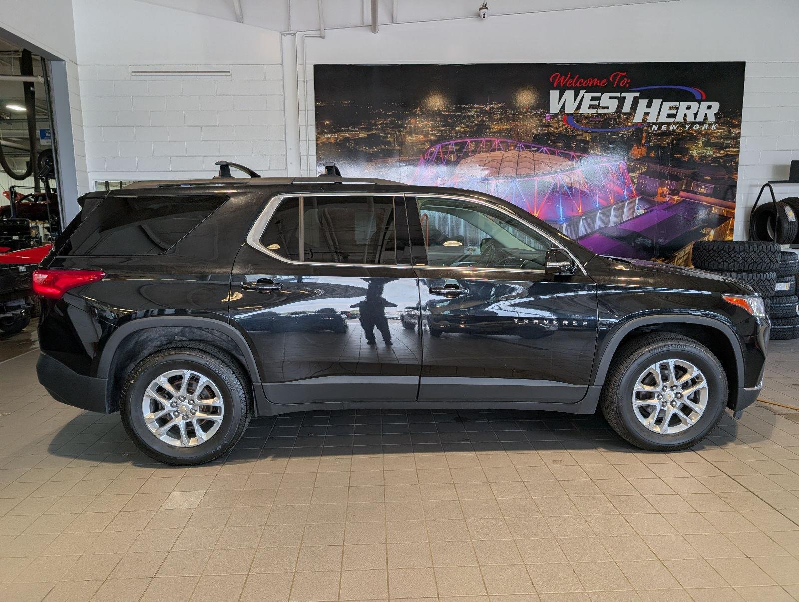 Used 2020 Mosaic Black Metallic Chevrolet LT Cloth image 9
