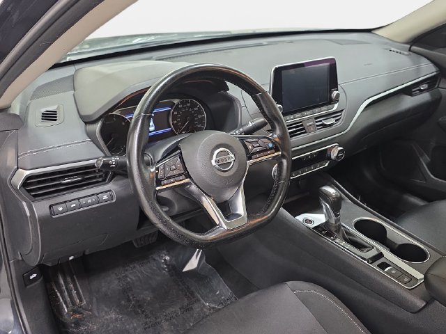 Used 2019 Blue Nissan 2.5 SV image 16