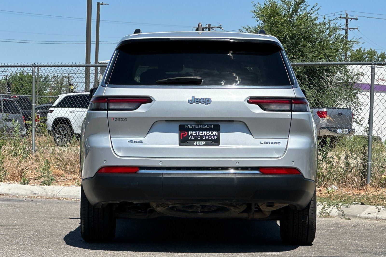 Used 2023 Silver Jeep Laredo image 5